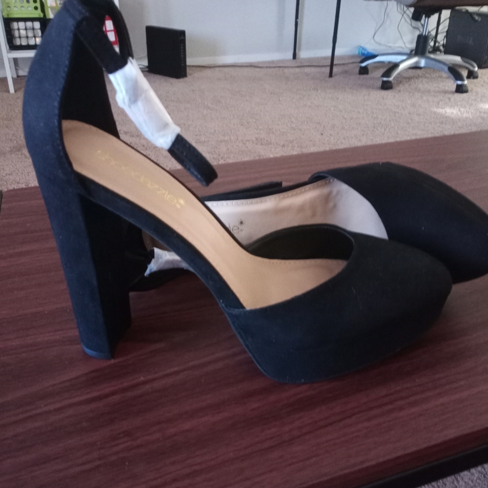 Black sandles